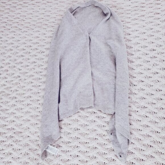 Dean & White 100٪ Premium Pure Cashmere Multi Way Two Sided Button Opening Shawl - Picture 9 of 15